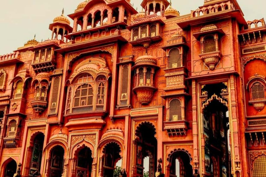 Enjoy the famous Pink City, beautiful Jaipur !!